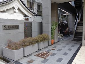 塩野ビルエントランス