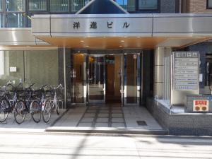 洋進ビルエントランス