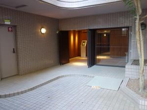 フリーデ新町ビルエントランス