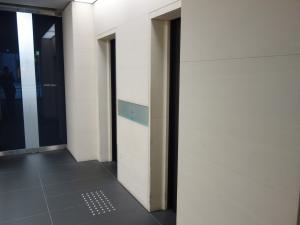 淀屋橋山本ビルエレベーター２基