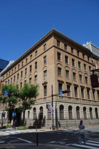 綿業会館本館外観