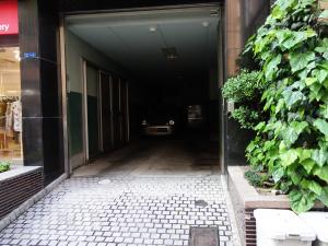 丸善ボタンビル駐車場