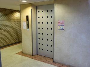 富田町パークビルエレベーター