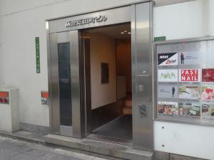 阪急芝田町ビルエントランス