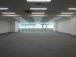 南海難波御堂筋ウエストビル室内
