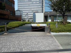 上村ニッセイビル駐車場
