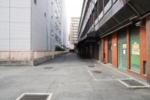 江坂山甚ビル西側