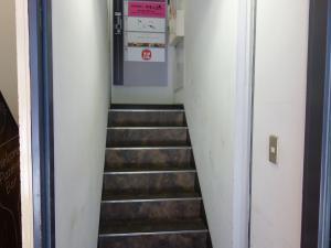 伏見甲陽ビル階段