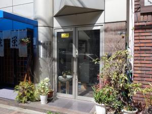 京栄ビルエントランス