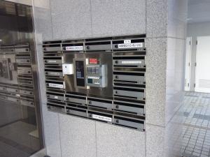 新大阪エイトビル郵便ポスト