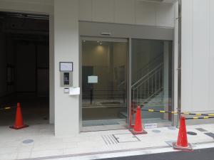 大塩アメリカ村ビル西側エントランス