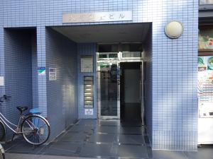 本町丸全ビルエントランス