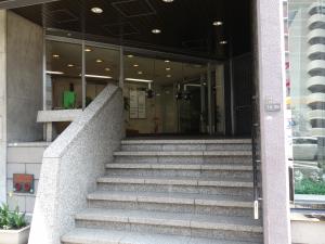 大阪商工ビルエントランス