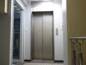 センターポイントビルエレベーター