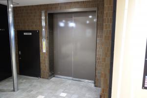 緑地駅ビル人荷用エレベーター