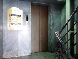 鳳城ビルエレベーター