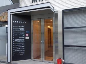 源実業北浜ビルエントランス