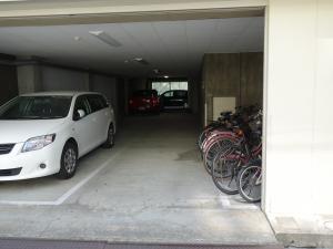 京二（キョウニ）ビル駐車場