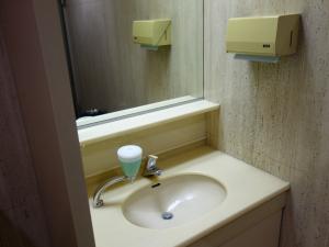 飛栄創建ビル洗面台