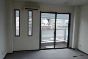 阿波座フジビル室内