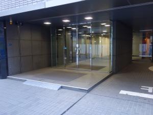 高麗橋ウエストビルエントランス