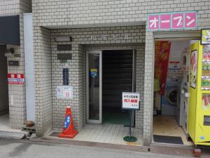 柏尾ビルエントランス