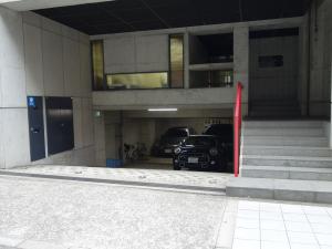 百伊（ヒャクイ）ビル駐車場