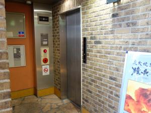 茶屋町ビルエレベーター