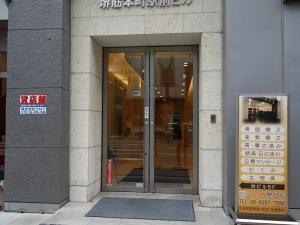 ハウザー堺筋本町駅前ビルエントランス