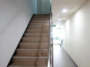 四ツ橋川崎ビル階段