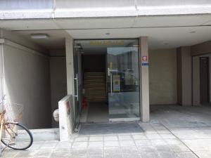 市川ビルエントランス