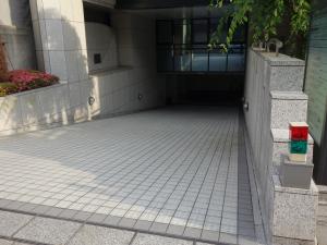 ホワイティ島之内ビル駐車場