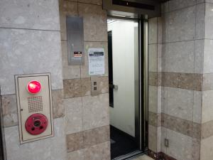 梅田若原ビルエレベーター