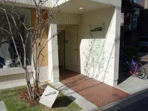 野上ビルＷＨＩＴＥ　ＣＵＢＥエントランス