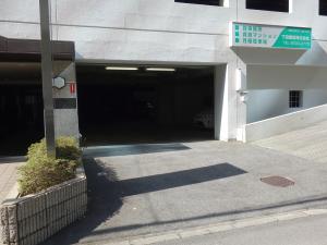 コンフィデンス西本町ビル駐車場