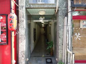 日宝南森町ビルエントランス