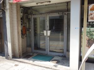 難波中ビルエントランス