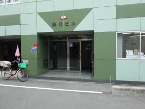 新光ビルエントランス