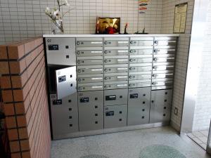 井上新町ビル郵便ポスト