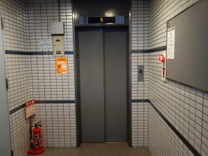 西孫ビルエレベーター