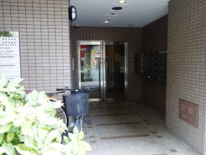 本町・井出ビルエントランス