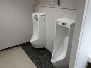 本町オルゴビル男子トイレ