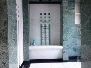 日成建設ビルテナント板