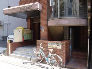 工藤産業ビルエントランス