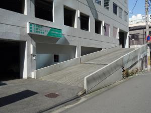 コンフィデンス西本町ビル駐車場