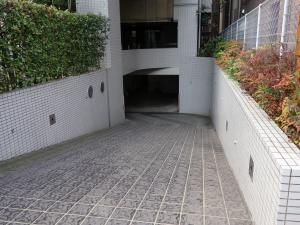 オーセンティック東船場ビル立体駐車場