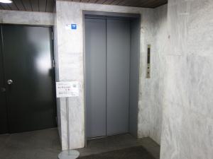 エッサム大阪ビルエレベーター