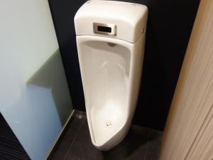 ＶＯＲＴ御堂筋本町Ⅱ男子トイレ