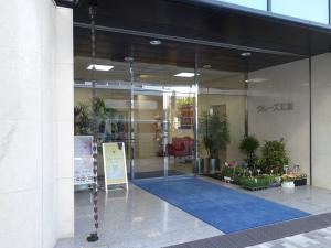 クルーズ江坂ビルエントランス