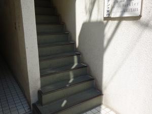 フラッグス肥後橋ビル階段